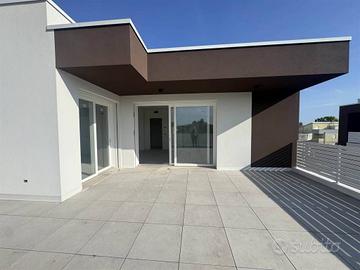 Appartamento di 150 m² con 5 locali e box auto a M