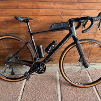 Bici Gravel Focus Atlas 8.7 carbonio tagia M