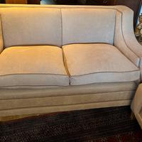 Coppia divani classici restaurati