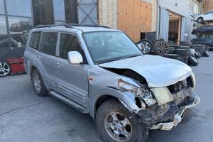 Ricambi Mitsubishi Pajero GLX 3.2 D-ID 165cv del 2