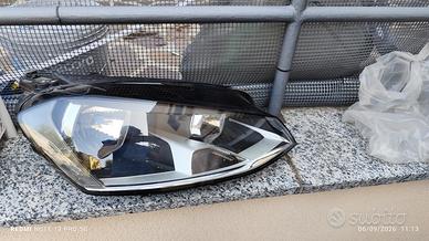 fanale anteriore destro della Volkswagen golf 