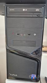 Pc fisso con Monitor Tastiera e Mouse