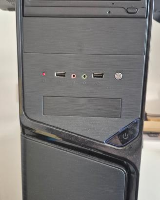 Pc fisso con Monitor Tastiera e Mouse