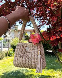 Mini borsa realizzata a uncinetto
