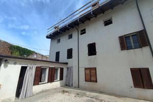 CASA DI TESTA CON AUTORIMESSA