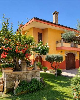 Villa unifamiliare immersa nel verde