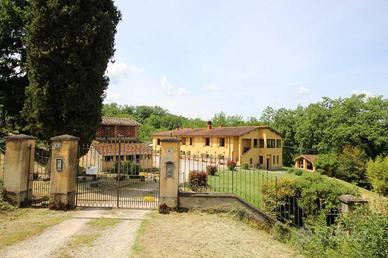 Villa di 650 m² con più di 5 locali e box auto a M