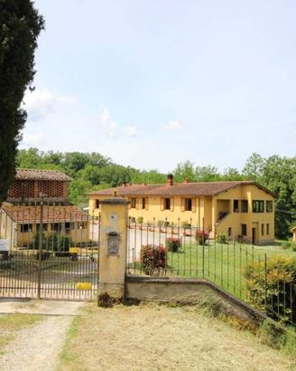 Villa di 650 m² con più di 5 locali e box auto a M