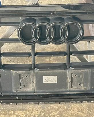 Auto audi Q8