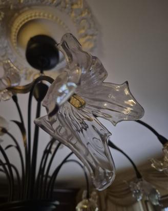 Lampadario con fiori in vetro soffiato