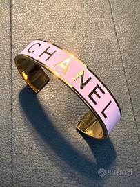 Bracciale Chanel colore oro con smalto rosa
