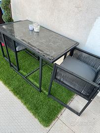 Tavolo in vetro con sedie per giardino
