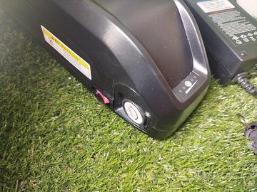 Batteria ebike nuova 52v + alimentatore e supporto