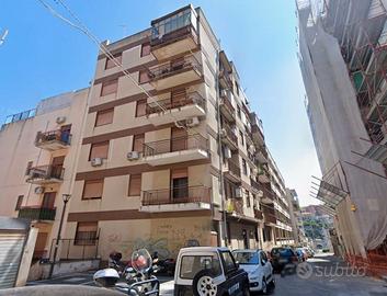 Posti moto coperti pressi Via Tommaso Cannizzaro