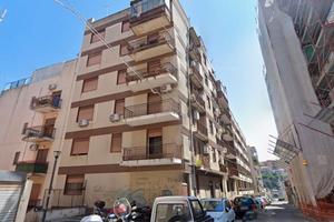 Posti moto coperti pressi Via Tommaso Cannizzaro