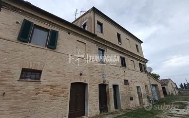 Trilocale con terrazza, giardino privato e taverna