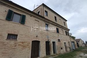Trilocale con terrazza, giardino privato e taverna