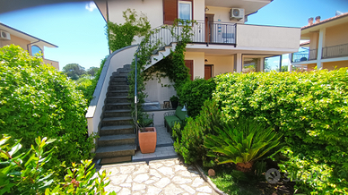 Soleggiata casa lago di Bolsena con giardino