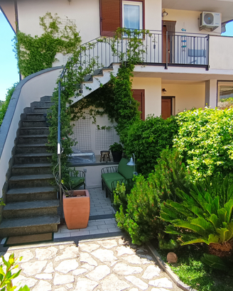 Soleggiata casa lago di Bolsena con giardino