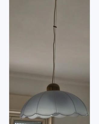 Lampadario di colore azzurro