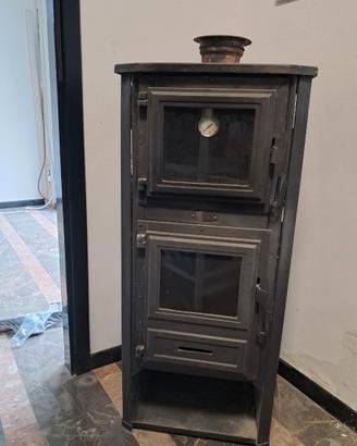 Stufa a legna con forno