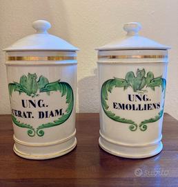 Coppia antichi vasi farmacia ceramica bianca