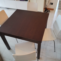 Tavolo e sedie