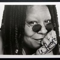 Whoopi Goldberg, Autografo Originale - LOA