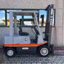 Carrello Elevatore OM 2500Kg muletto Diesel