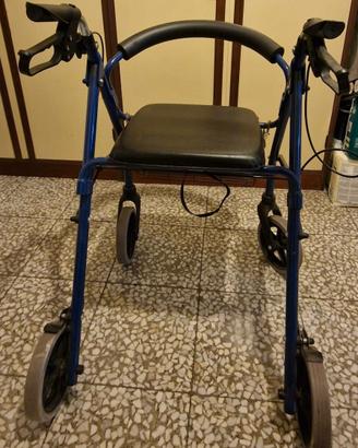 Sedia comoda con rotelle e freni (alluminio forse)