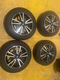 Ruote Complete Toyota Yaris 2023 Premium