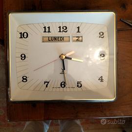 Orologio da parete anni 70 a batteria.