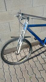 MTB blu