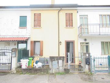 Casa accostata