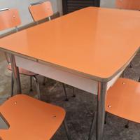 Tavolo e 6 sedie vintage in formica anni 50
