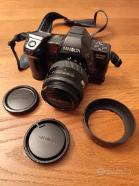 Fotocamera Minolta Dynax 8000i con zoom 35-105