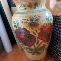 Vaso decorato in terracotta