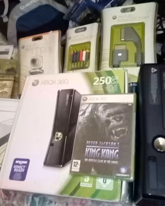 XBOX 360 TRE GIOCHI A SCELTA 25 BUNDLE HALO