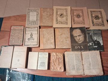 Collezione libri antichi e pagine di giornale '900
