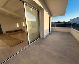 Quadrolocale con terrazzo - mare 300 mt - garage