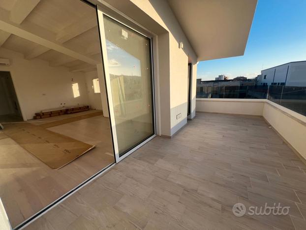 Quadrolocale con terrazzo - mare 300 mt - garage