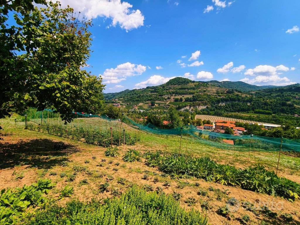 Rustico / Casale di 390 m² con più di 5 locali e b - Altro