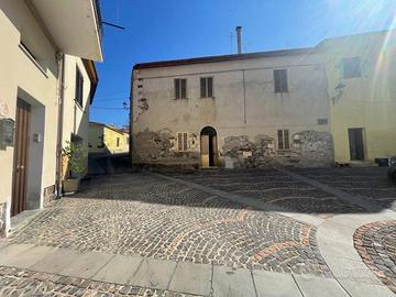 Palazzo 2piani+veranda immerso nel centro storico
