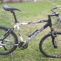 Mountain bike NSR Nuzzi ammortizzata in carbonio