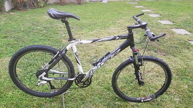 Mountain bike NSR Nuzzi ammortizzata in carbonio