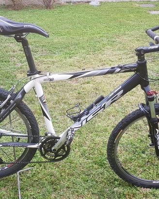 Mountain bike NSR Nuzzi ammortizzata in carbonio