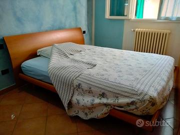 Mobili- arredo camera matrimoniale in noce