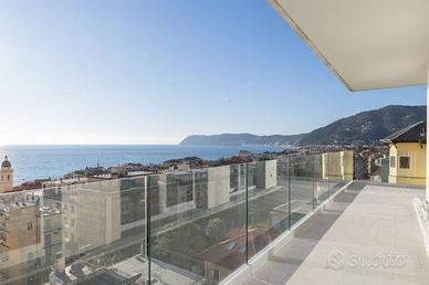 Attico / Mansarda di 130 m² con 4 locali a Alassio