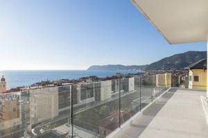 Attico / Mansarda di 130 m² con 4 locali a Alassio