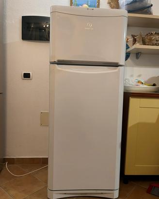 Frigirifero indesit usato